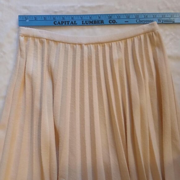 ILGWU union-made in the USA vintage 60s cream pleated midi skirt - Picture 4 of 8
